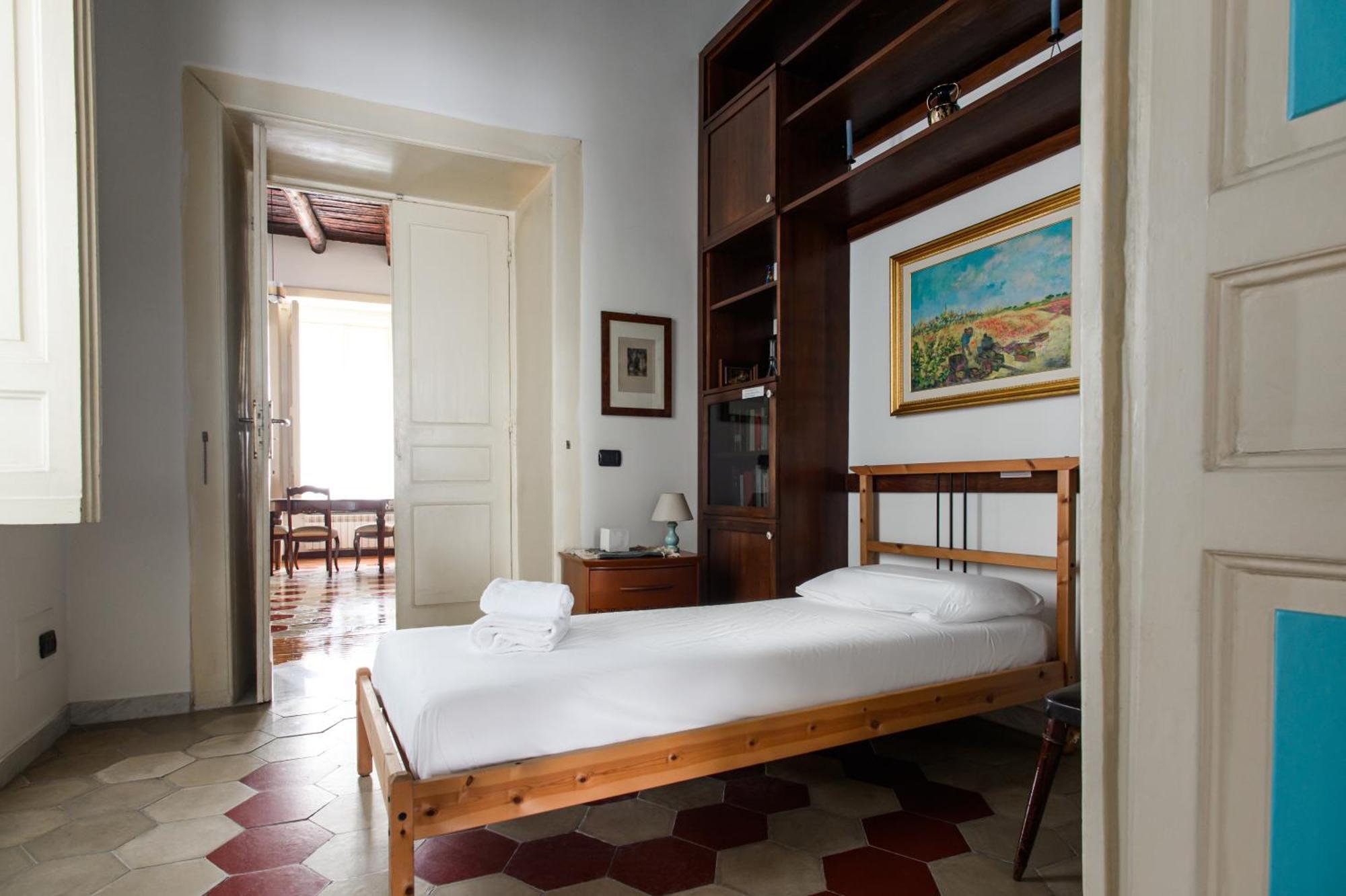 Appartement Regal Santa Chiara By Dimorra à Naples Extérieur photo